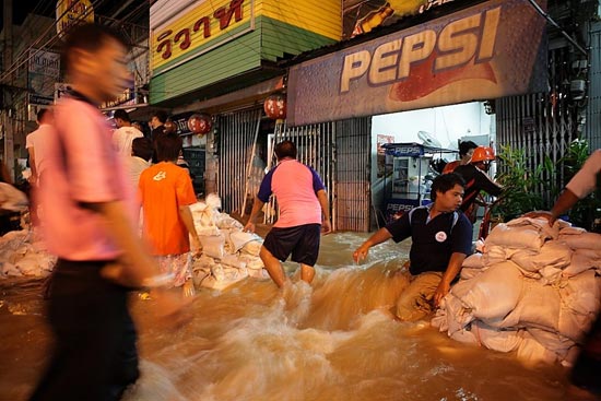 รวมภาพในวันน้ำหลาก เมืองปากน้ำโพ นครสวรรค์