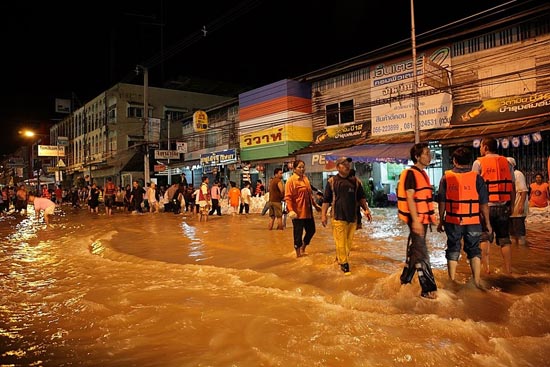รวมภาพในวันน้ำหลาก เมืองปากน้ำโพ นครสวรรค์