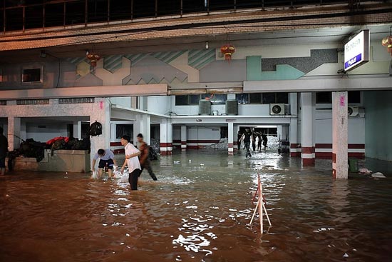 รวมภาพในวันน้ำหลาก เมืองปากน้ำโพ นครสวรรค์