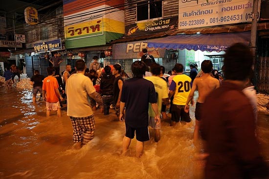 รวมภาพในวันน้ำหลาก เมืองปากน้ำโพ นครสวรรค์