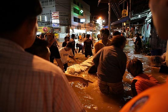 รวมภาพในวันน้ำหลาก เมืองปากน้ำโพ นครสวรรค์