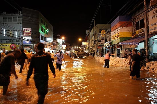 รวมภาพในวันน้ำหลาก เมืองปากน้ำโพ นครสวรรค์