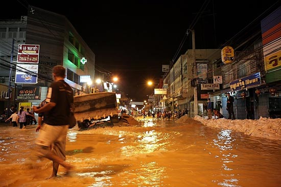 รวมภาพในวันน้ำหลาก เมืองปากน้ำโพ นครสวรรค์