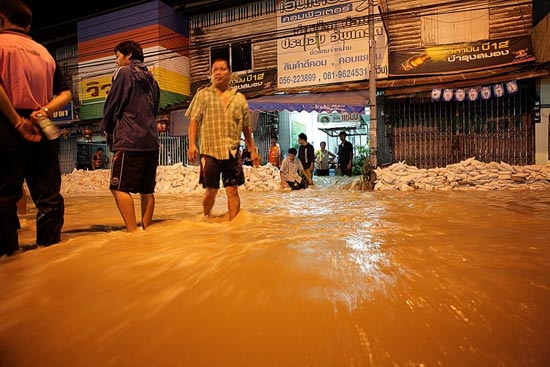 รวมภาพในวันน้ำหลาก เมืองปากน้ำโพ นครสวรรค์