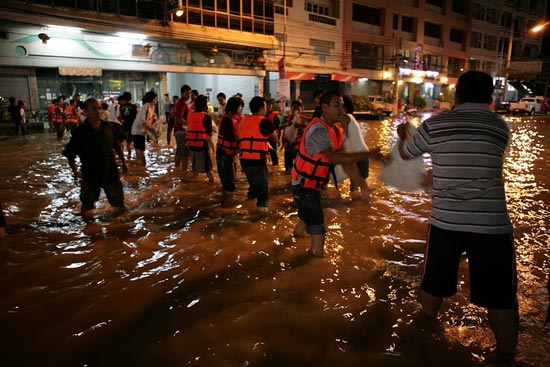 รวมภาพในวันน้ำหลาก เมืองปากน้ำโพ นครสวรรค์