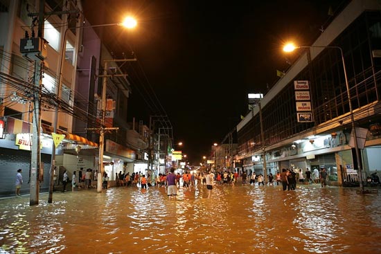 รวมภาพในวันน้ำหลาก เมืองปากน้ำโพ นครสวรรค์