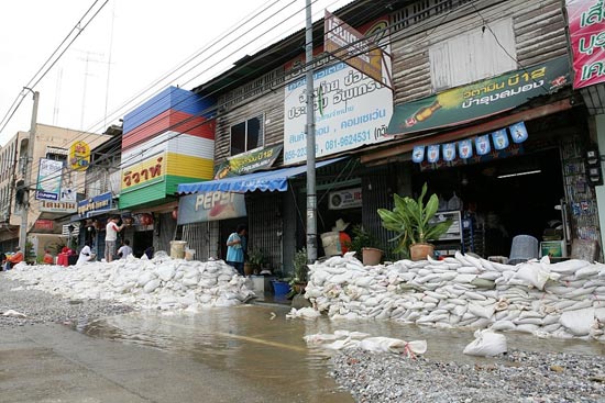 รวมภาพในวันน้ำหลาก เมืองปากน้ำโพ นครสวรรค์