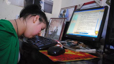 สาวอัมพาตใช้ปากพิมพ์นิยายเผยแพร่ในเน็ต