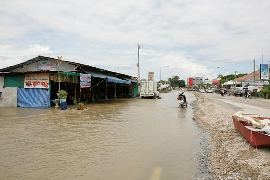 รวมภาพในวันน้ำหลาก เมืองปากน้ำโพ นครสวรรค์