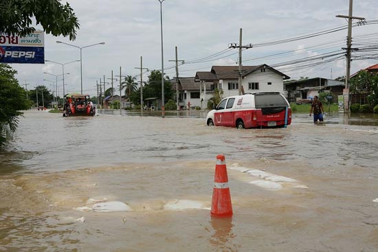 รวมภาพในวันน้ำหลาก เมืองปากน้ำโพ นครสวรรค์