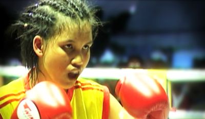 ฟ้าสีทอง ศิษย์ซ้ออึ่ง นักชกกตัญญู ขอสู้เพื่อแม่