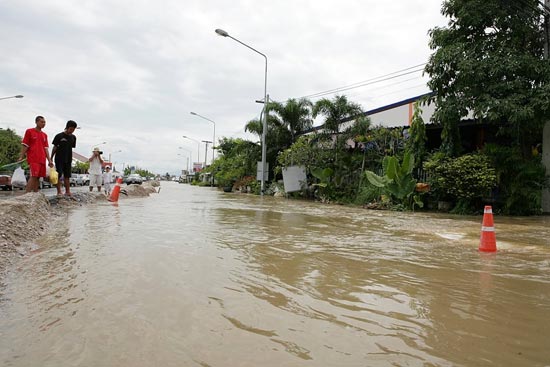 รวมภาพในวันน้ำหลาก เมืองปากน้ำโพ นครสวรรค์