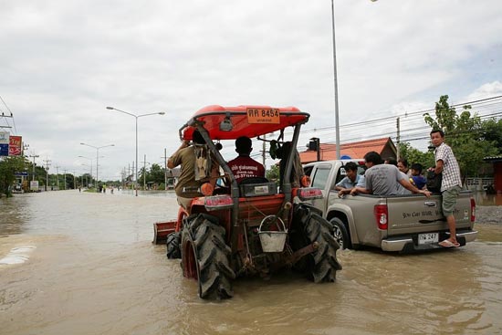 รวมภาพในวันน้ำหลาก เมืองปากน้ำโพ นครสวรรค์