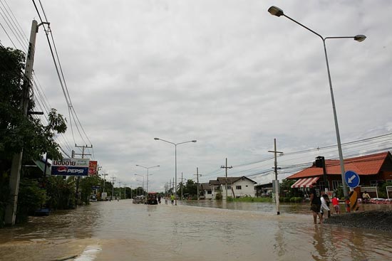 รวมภาพในวันน้ำหลาก เมืองปากน้ำโพ นครสวรรค์