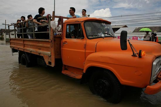 รวมภาพในวันน้ำหลาก เมืองปากน้ำโพ นครสวรรค์
