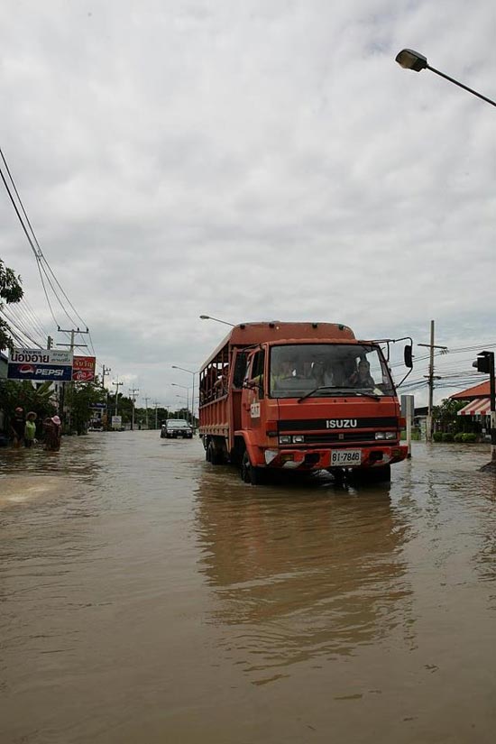รวมภาพในวันน้ำหลาก เมืองปากน้ำโพ นครสวรรค์