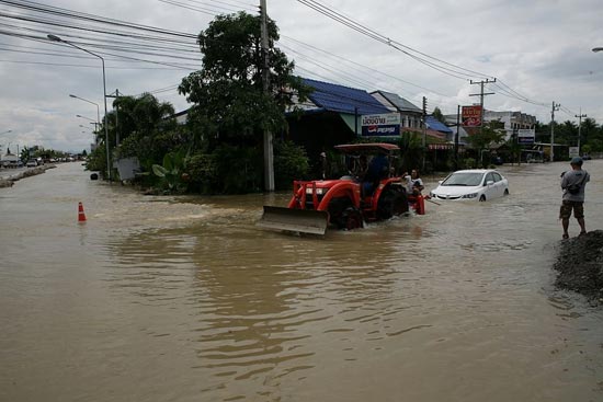 รวมภาพในวันน้ำหลาก เมืองปากน้ำโพ นครสวรรค์