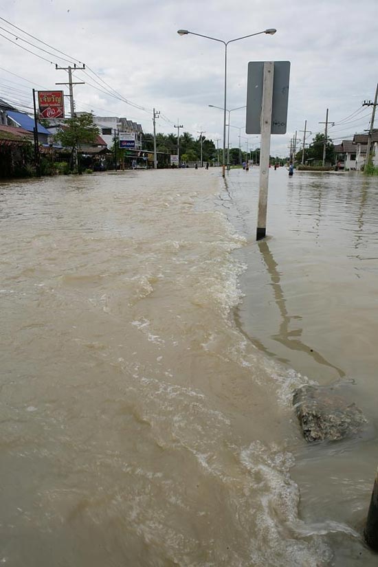 รวมภาพในวันน้ำหลาก เมืองปากน้ำโพ นครสวรรค์