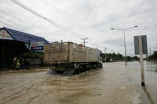 รวมภาพในวันน้ำหลาก เมืองปากน้ำโพ นครสวรรค์