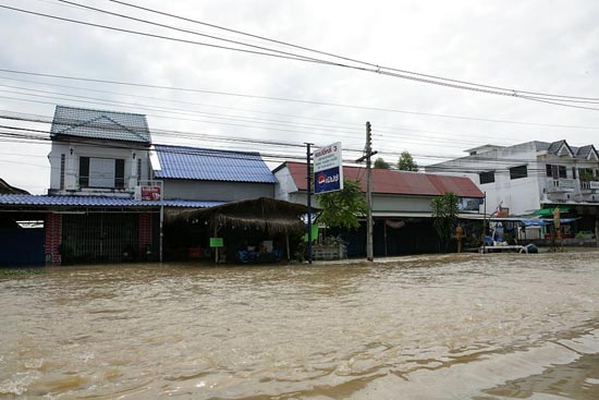 รวมภาพในวันน้ำหลาก เมืองปากน้ำโพ นครสวรรค์