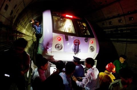 รถไฟใต้ดินชนกันที่จีน