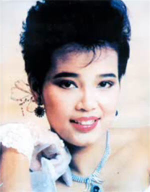 พุ่มพวง ดวงจันทร์