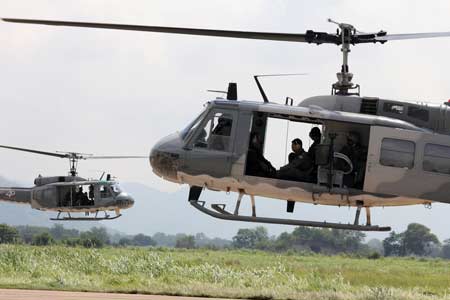 ฮ.ฮิวอี้ หวิดตก!! เครื่องขัดข้อง ขณะฝึกค้นหา-ช่วยชีวิต