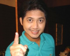 ต่าย เชิญยิ้ม