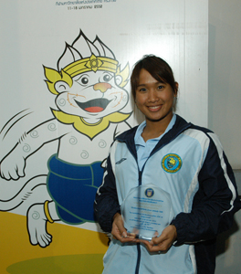 อุ้ม ณัชฐานันตร์ จันทร์กระจ่าง