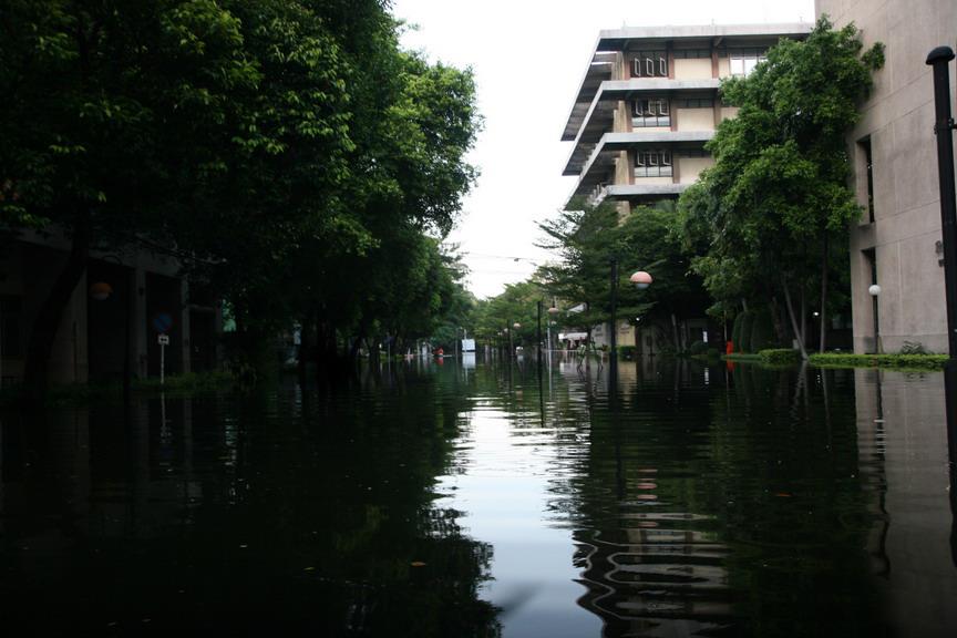 น้ำท่วม ม.เกษตร