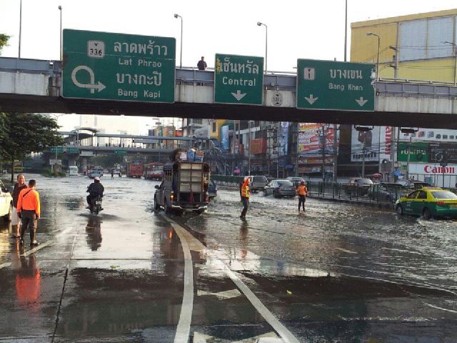 ห้าแยกลาดพร้าว