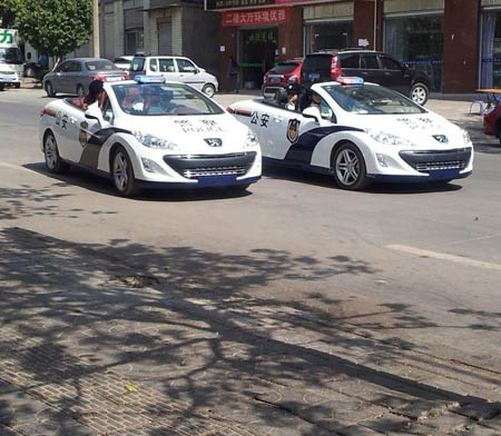 ฮือฮา! เปิดตัวจราจรหญิงจีน พร้อมรถสุดหรูประจำหน่วย