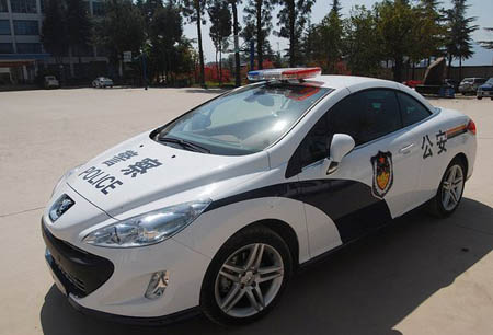 ฮือฮา! เปิดตัวจราจรหญิงจีน พร้อมรถสุดหรูประจำหน่วย