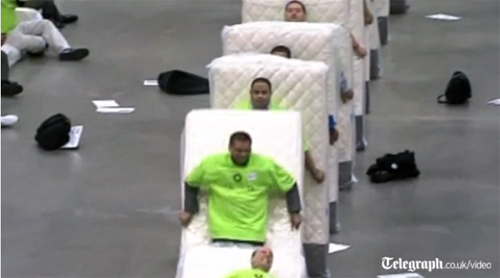 สถิติมนุษย์โดมิโนที่ยาวที่สุดในโลก