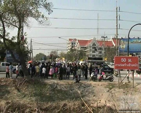 คนอยุธยาปิดถนนร้องคูปอง 2 พัน ใช้ไม่ได้