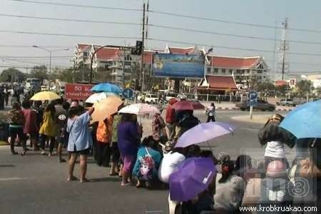 คนอยุธยาปิดถนนร้องคูปอง 2 พัน ใช้ไม่ได้