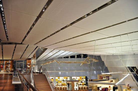 เริ่ดได้อีก! เกาะหลุยส์ วิคตอง ช้อปสุดหรูที่สิงคโปร์