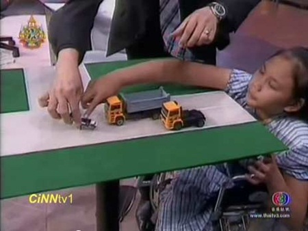 น้องกุ๊กกิ๊ก หนูน้อยกำลังใจเกินร้อย แม้โดนรถหกล้อทับจนเสียขาไป