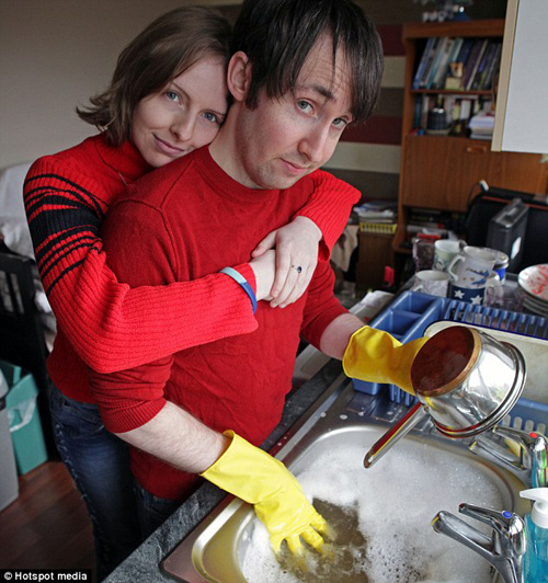 หนุ่มอังกฤษถอดใจ จูบแฟนสาวไม่ได้เพราะเธอแพ้น้ำ