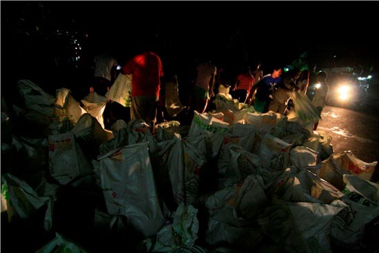 ทีวีบูรพา สื่อสร้างสรรค์สังคม ช่วยเหลือน้ำท่วม 