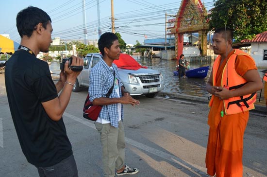 ทีวีบูรพา สื่อสร้างสรรค์สังคม ช่วยเหลือน้ำท่วม 