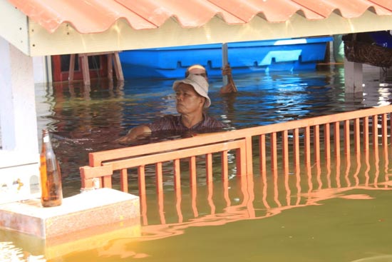 ทีวีบูรพา สื่อสร้างสรรค์สังคม ช่วยเหลือน้ำท่วม 