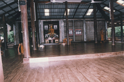 บนศาลาวัดป่าบ้านตาด