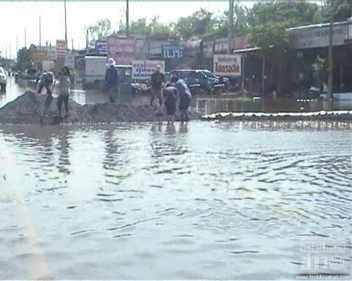 น้ำคลองรังสิต ทะลักท่วมเขตดอนเมือง
