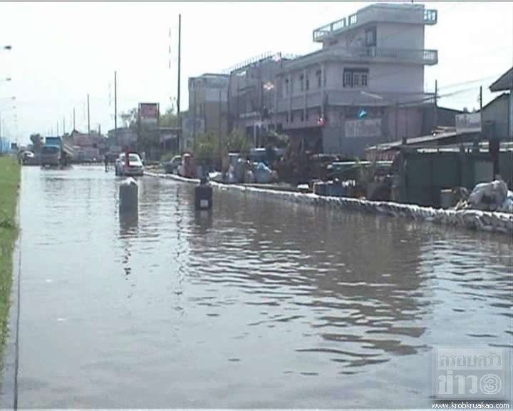 น้ำคลองรังสิต ทะลักท่วมเขตดอนเมือง