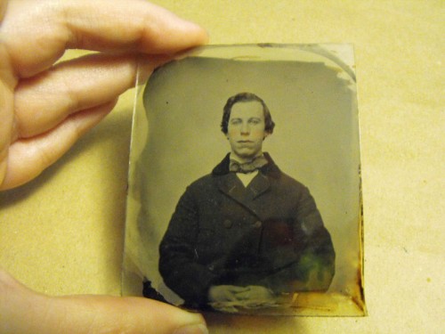 โผล่อีก! ภาพถ่ายโบราณคล้าย จอห์น ทราโวลต้า