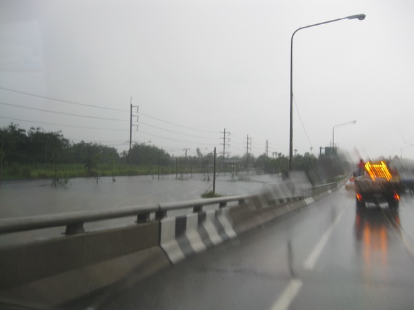 น้ำท่วมปทุมธานี