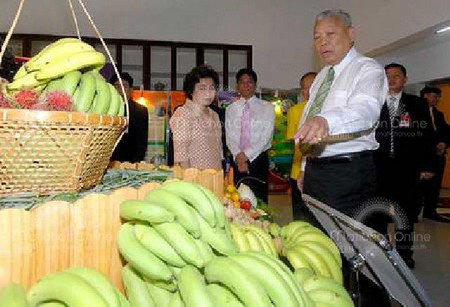 สมัคร สุนทรเวช