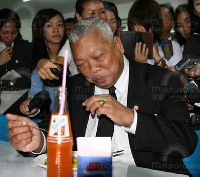 สมัคร สุนทรเวช