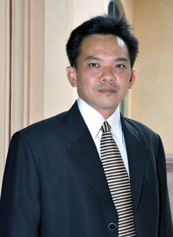 นพ.ภูมินทร์ ลีธีระประเสริฐ 